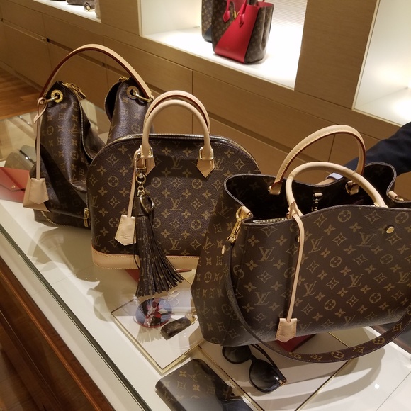 💋💌💝👠 Meet your TOP SELLER Posher, Suze Rene' 💋💌💝👠💄 SHOP NOW! BUNDLE - Picture 6 of 15